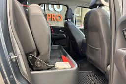 harmaa Volkswagen Amarok 2020 kuva 22.