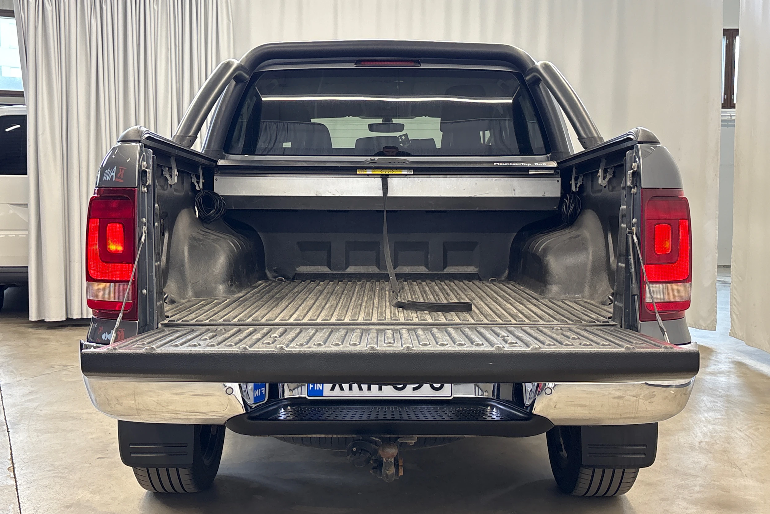 harmaa Volkswagen Amarok 2020 kuva 24.