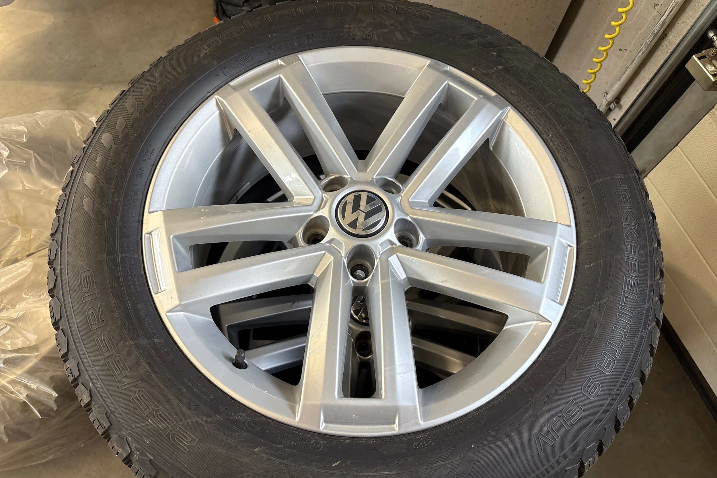harmaa Volkswagen Amarok 2020 kuva 28.