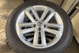 harmaa Volkswagen Amarok 2020 kuva 28.