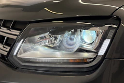 harmaa Volkswagen Amarok 2020 kuva 30.