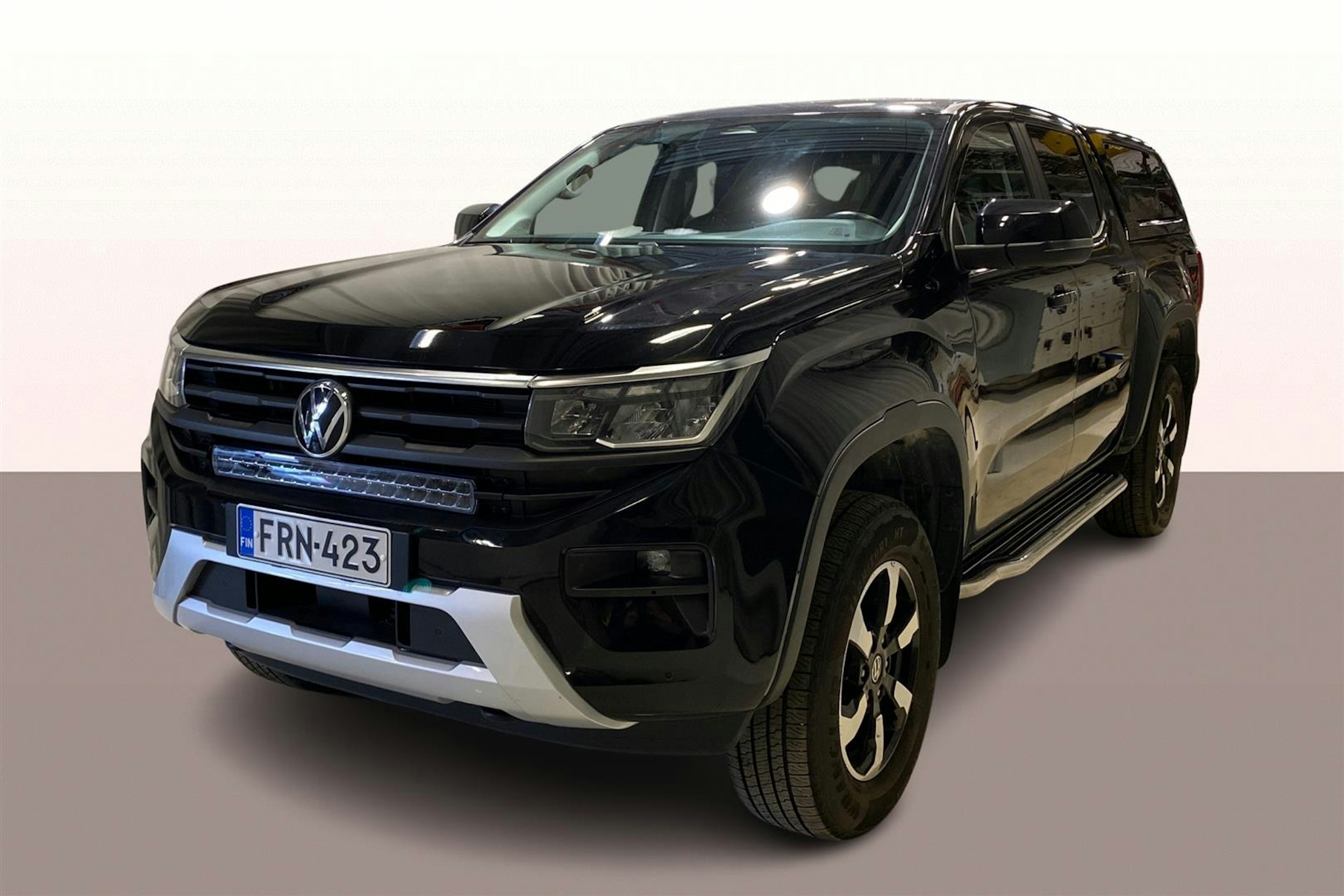 musta Volkswagen Amarok 2023 kuva 2.