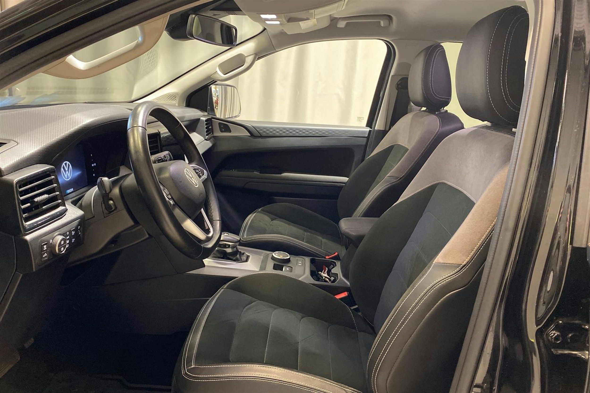 musta Volkswagen Amarok 2023 kuva 4.