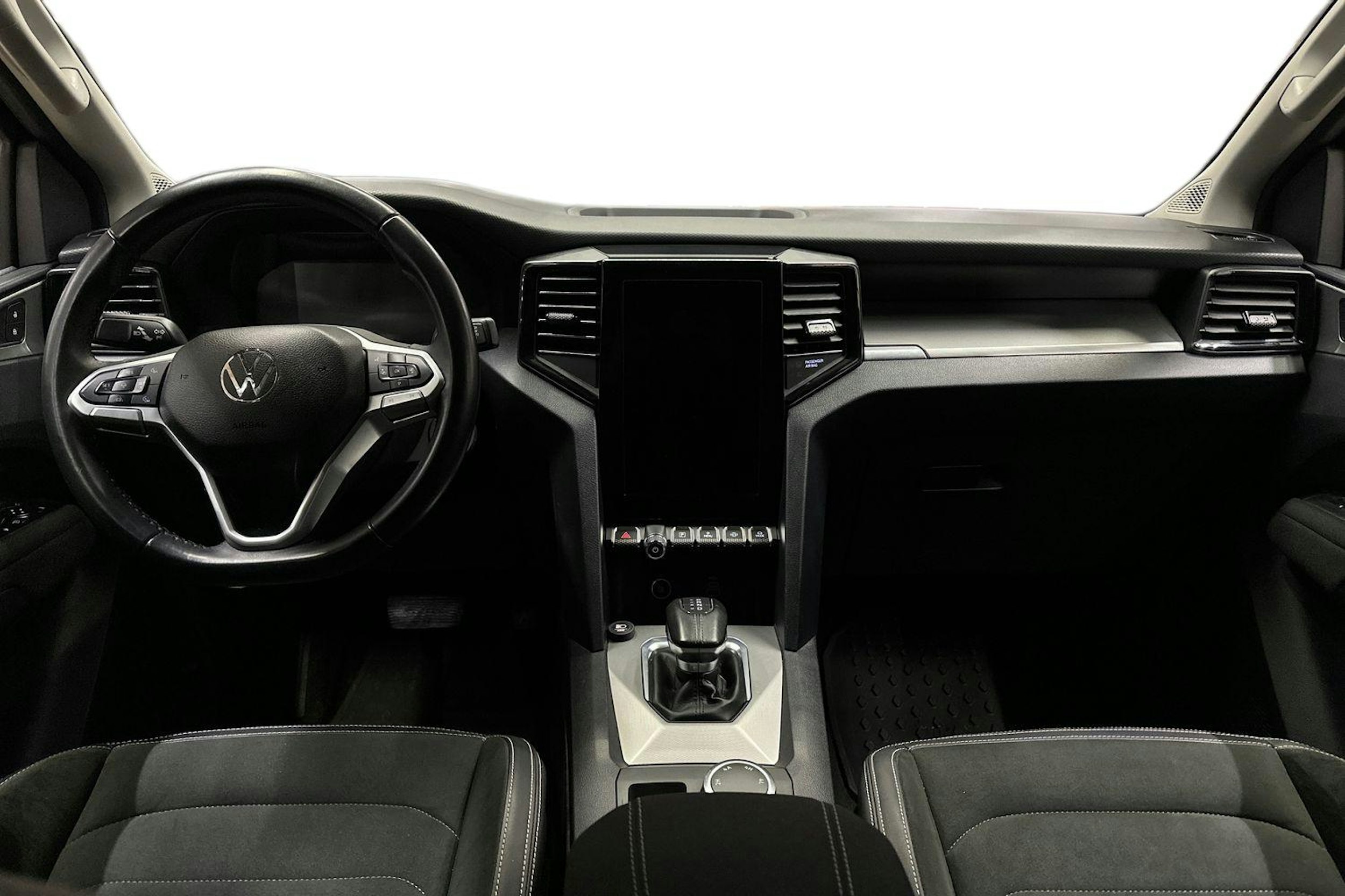 musta Volkswagen Amarok 2023 kuva 9.