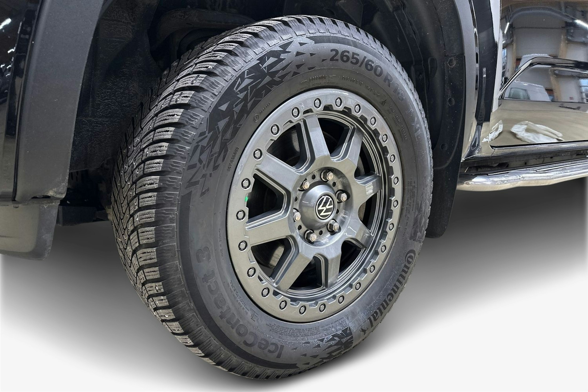 musta Volkswagen Amarok 2023 kuva 12.