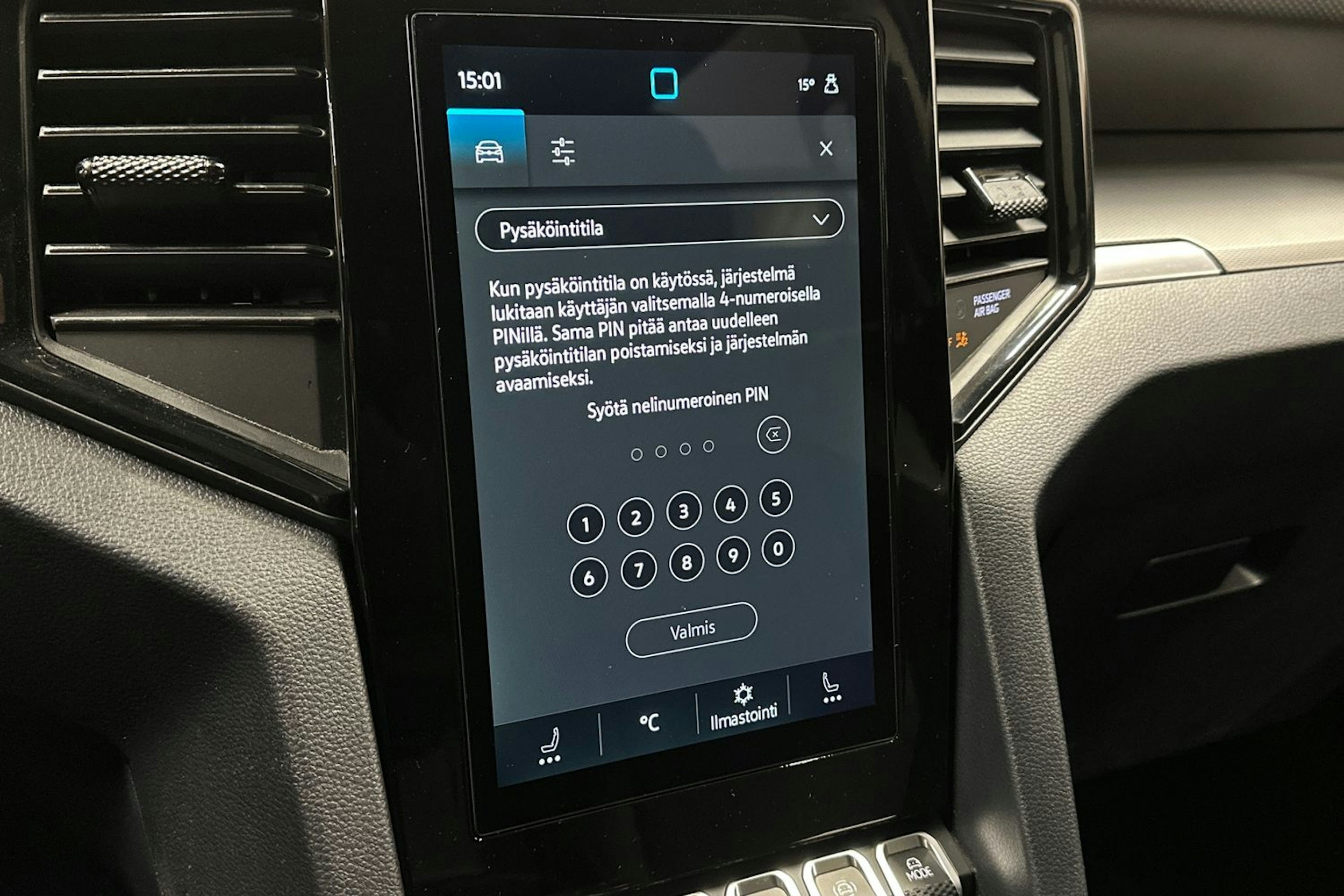 musta Volkswagen Amarok 2023 kuva 24.