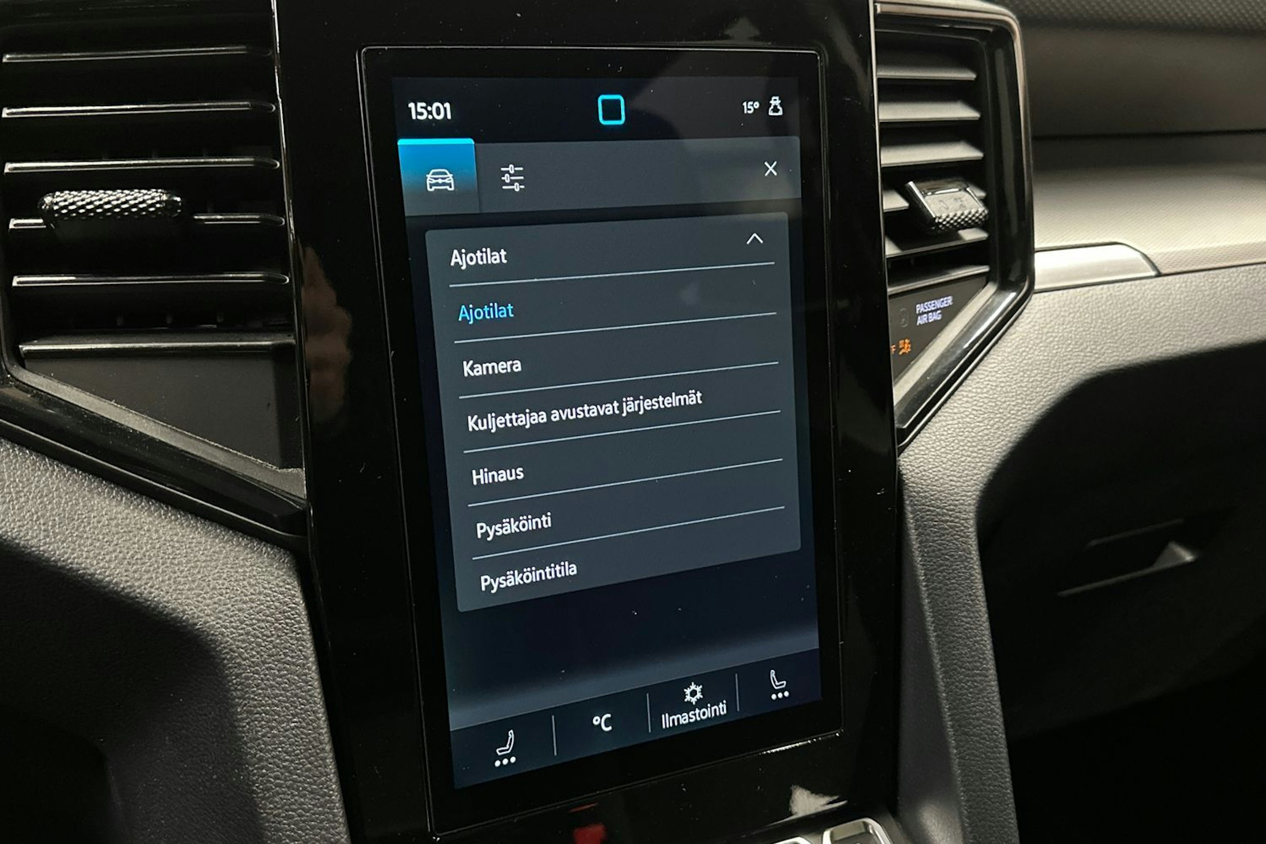 musta Volkswagen Amarok 2023 kuva 26.