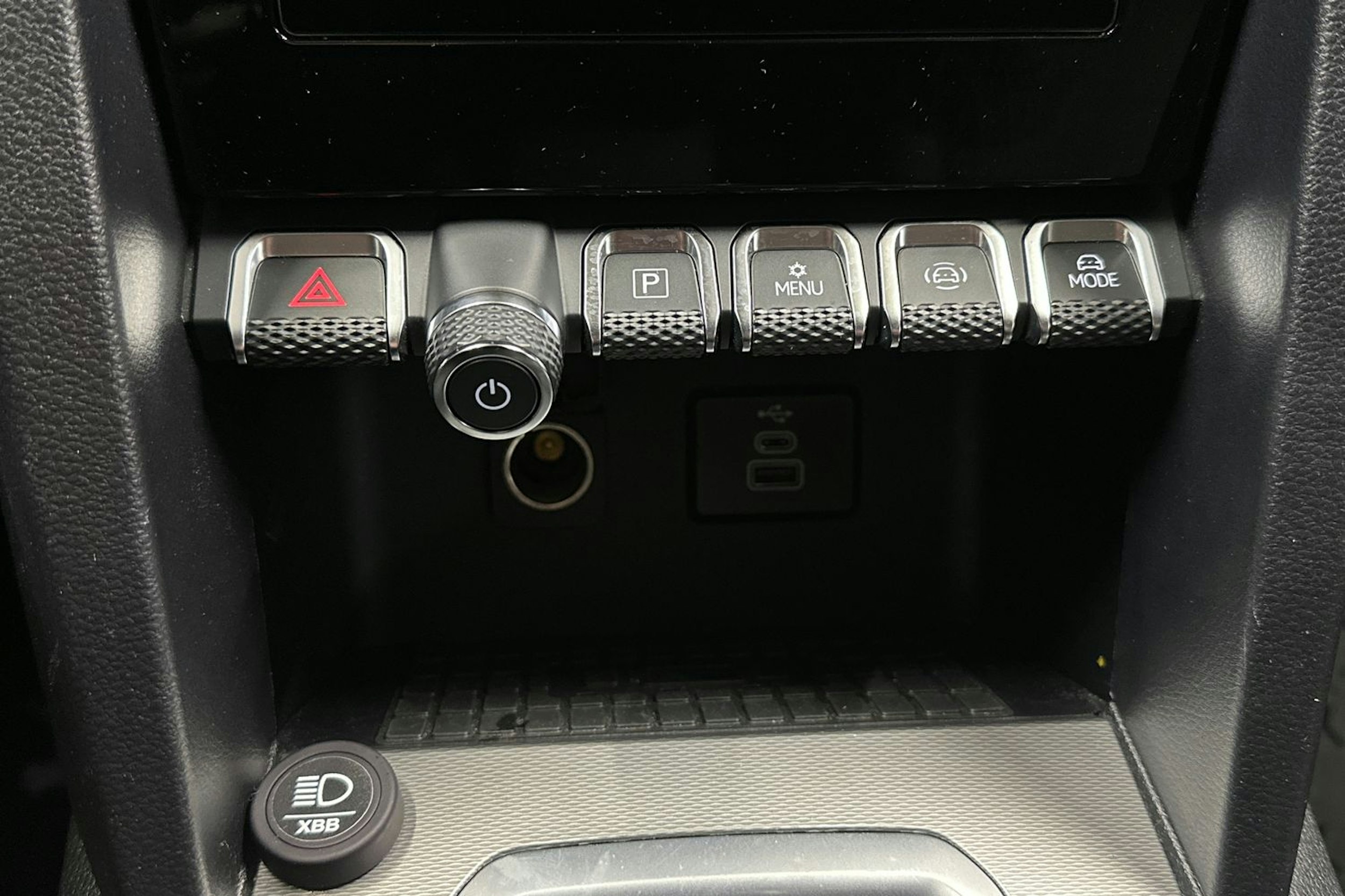 musta Volkswagen Amarok 2023 kuva 28.