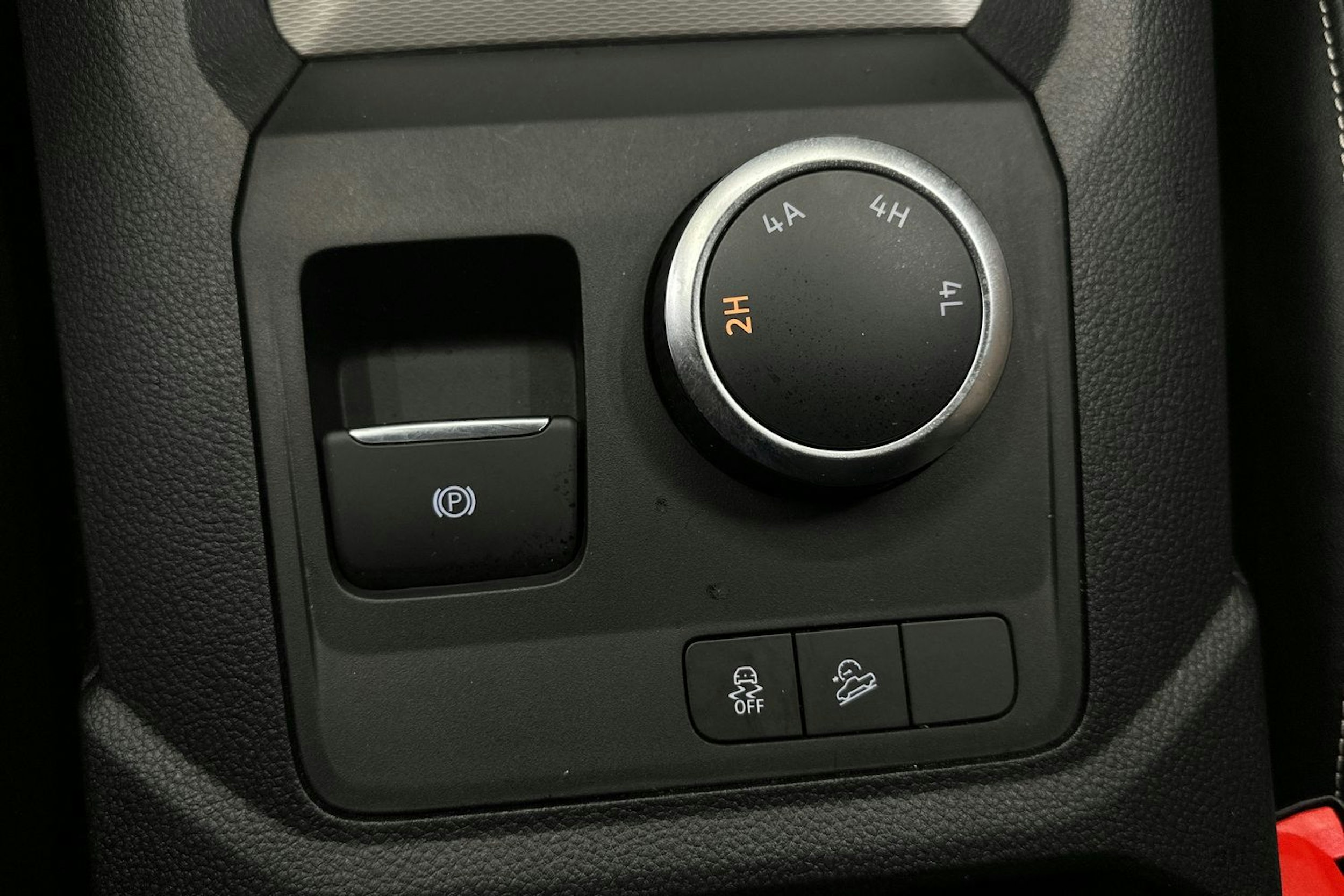 musta Volkswagen Amarok 2023 kuva 29.