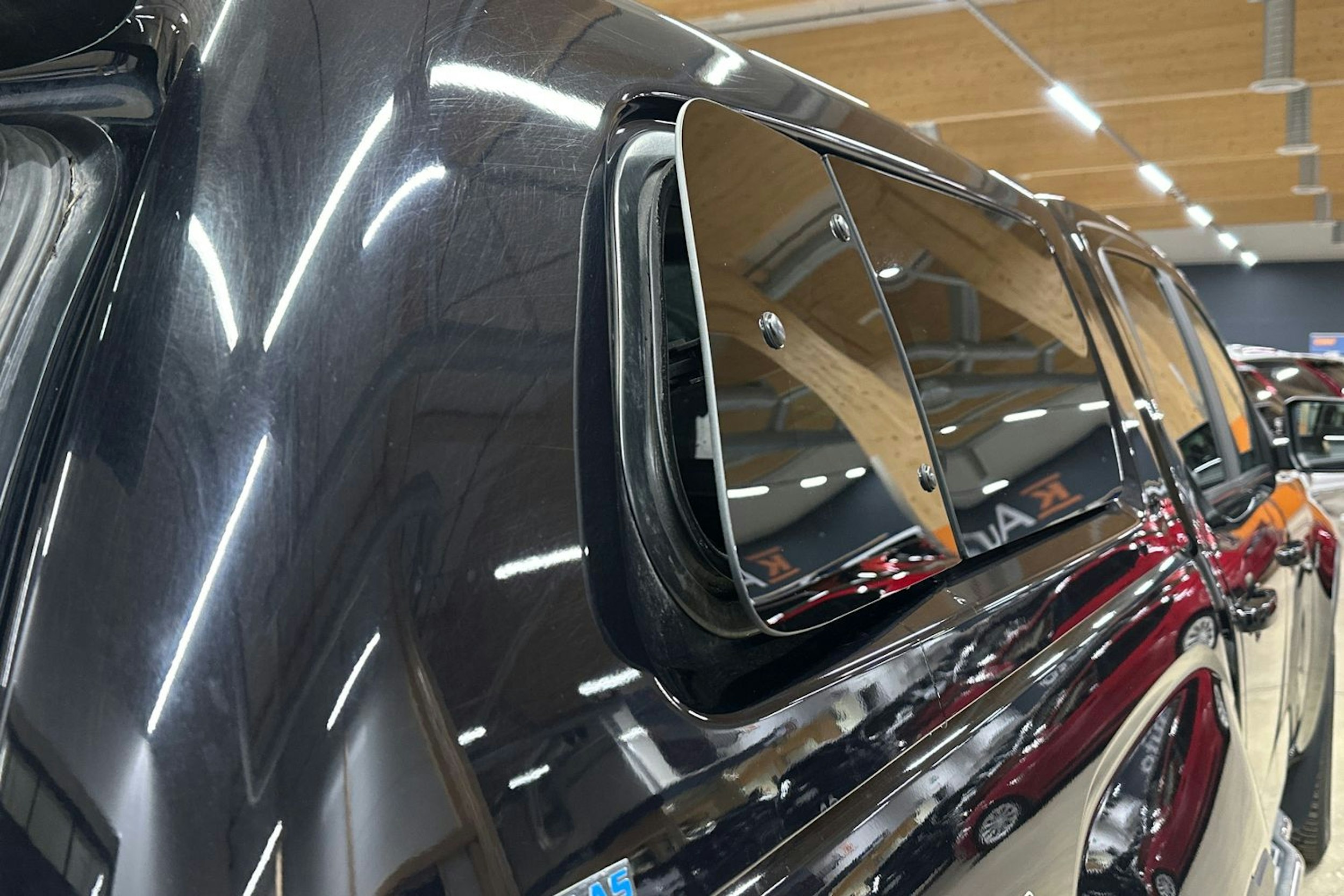 musta Volkswagen Amarok 2023 kuva 31.