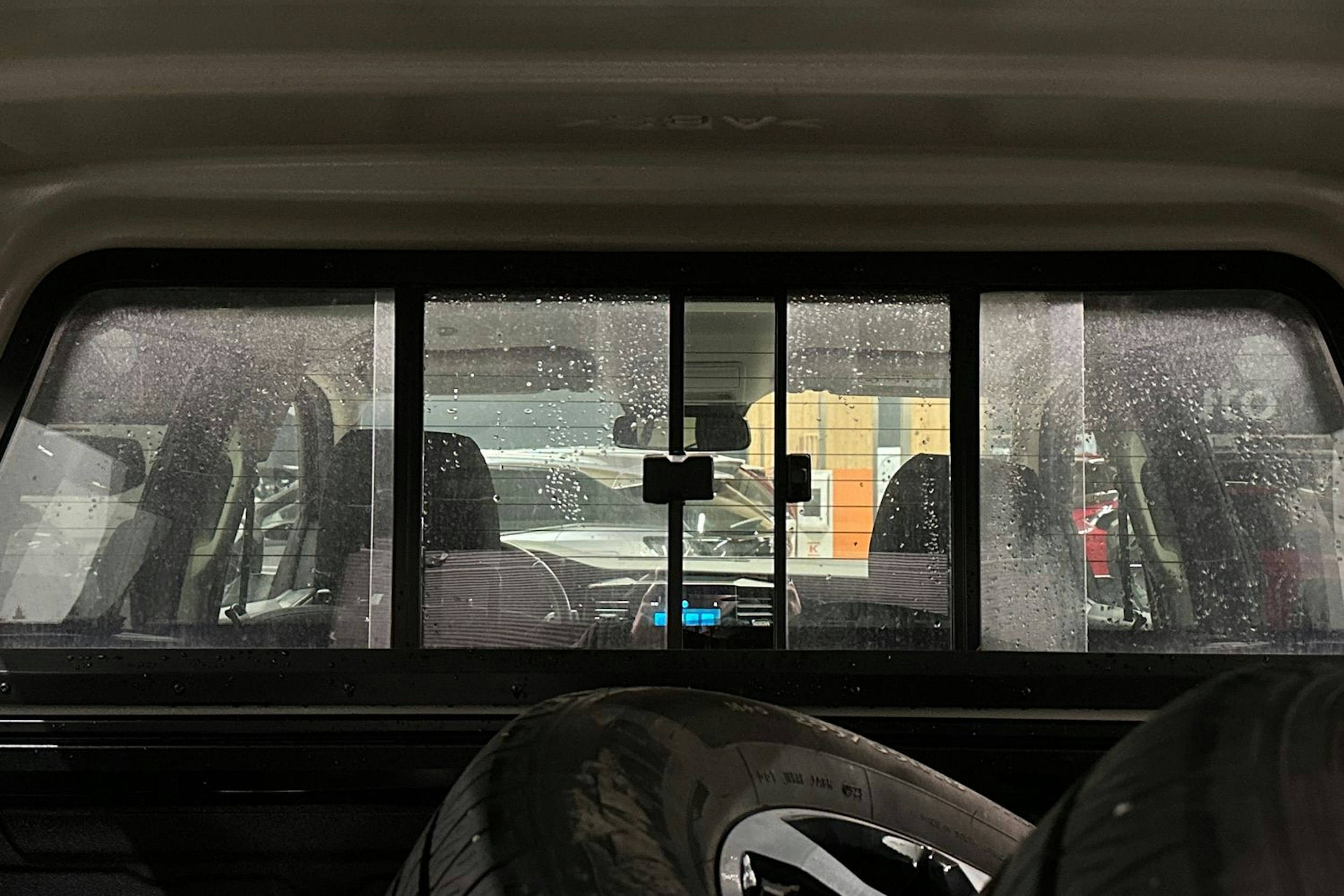 musta Volkswagen Amarok 2023 kuva 34.