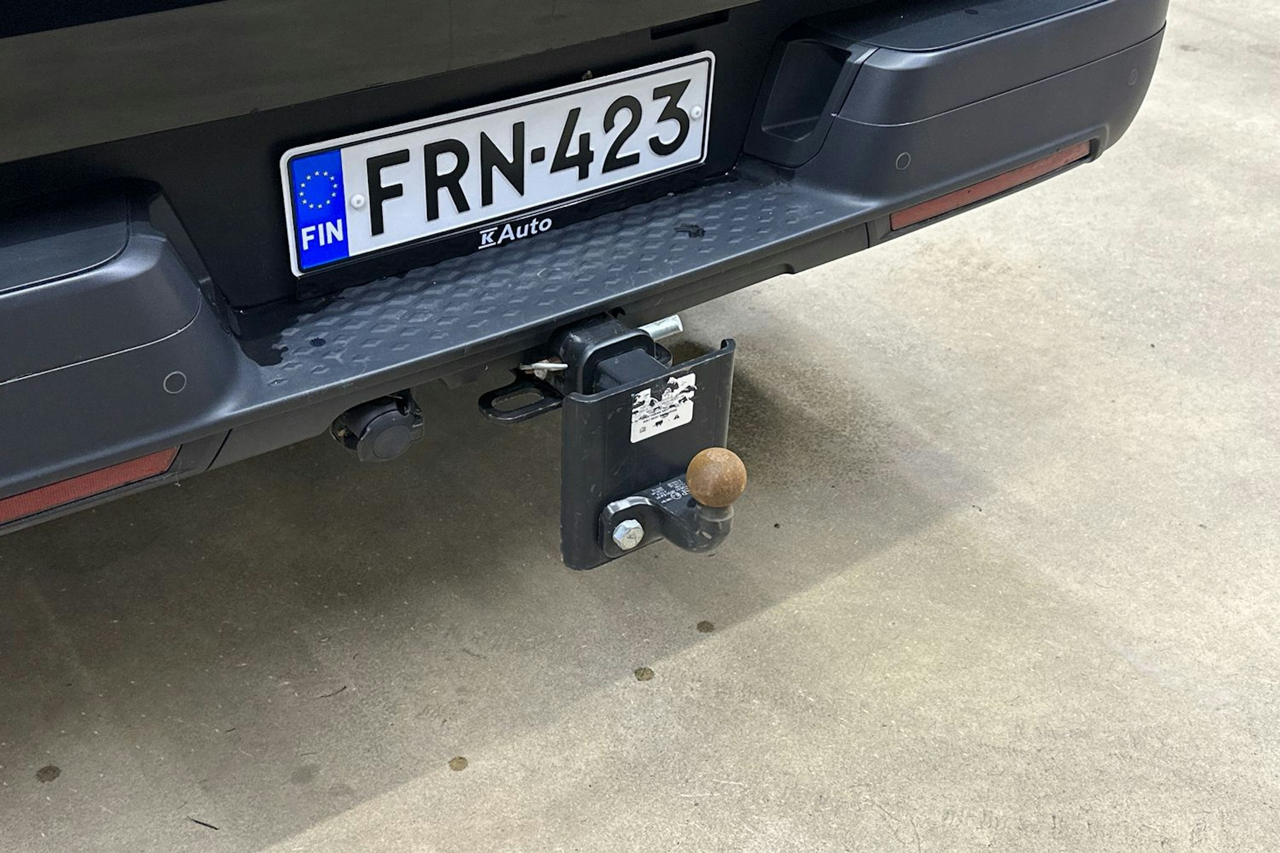 musta Volkswagen Amarok 2023 kuva 35.