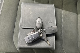 musta Volkswagen Amarok 2023 kuva 37.