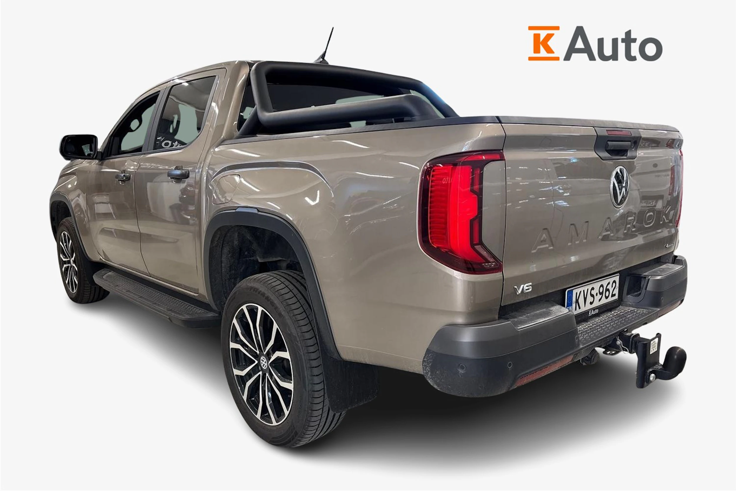 Harmaa Volkswagen Amarok 2023 kuva 2.