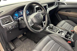 Harmaa Volkswagen Amarok 2023 kuva 8.