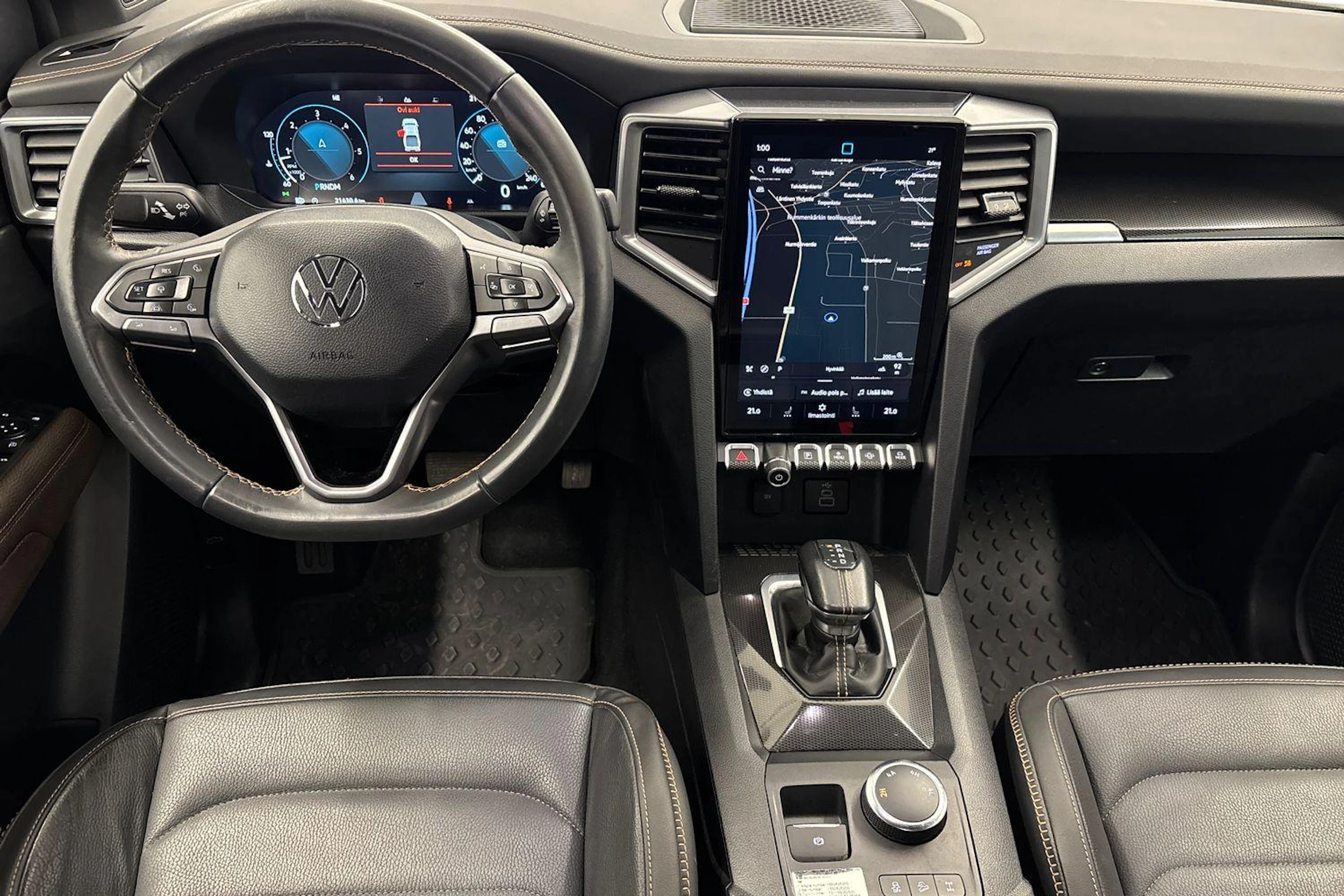 Harmaa Volkswagen Amarok 2023 kuva 9.