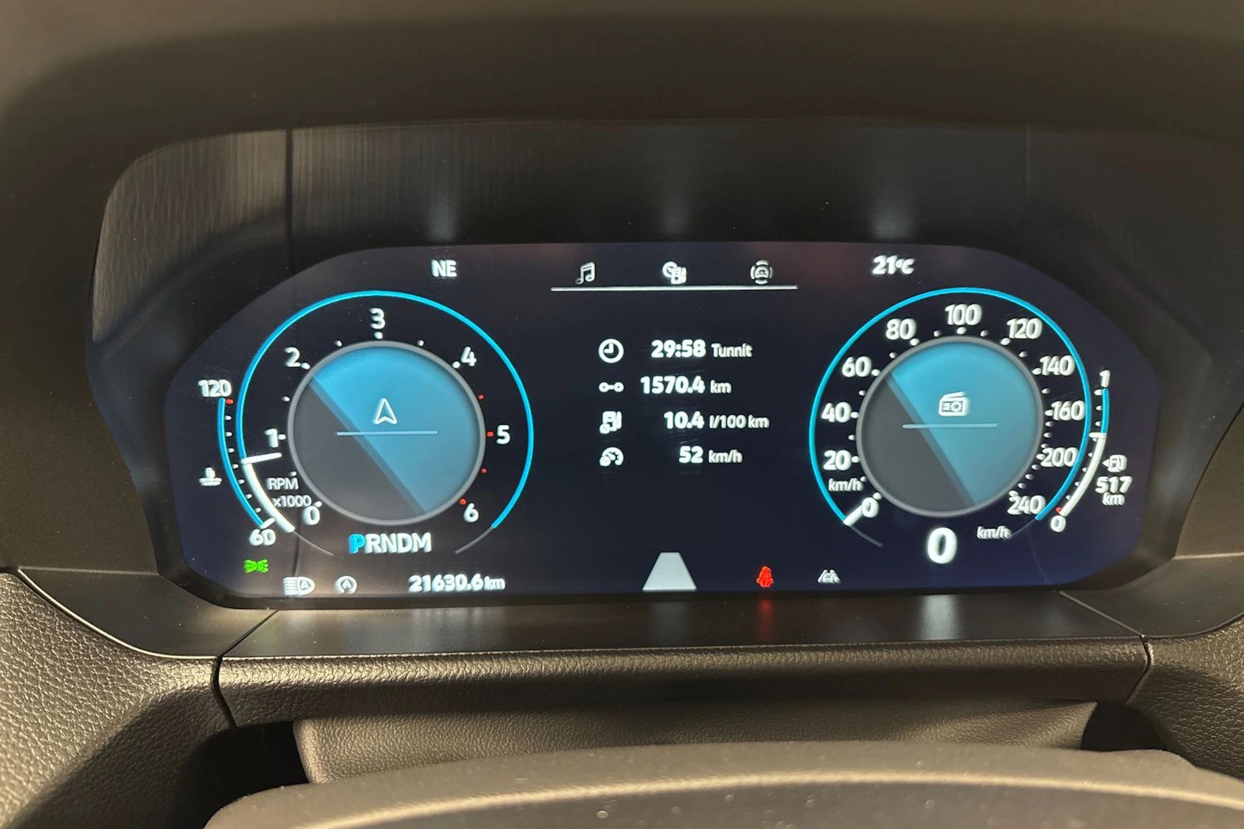 Harmaa Volkswagen Amarok 2023 kuva 15.