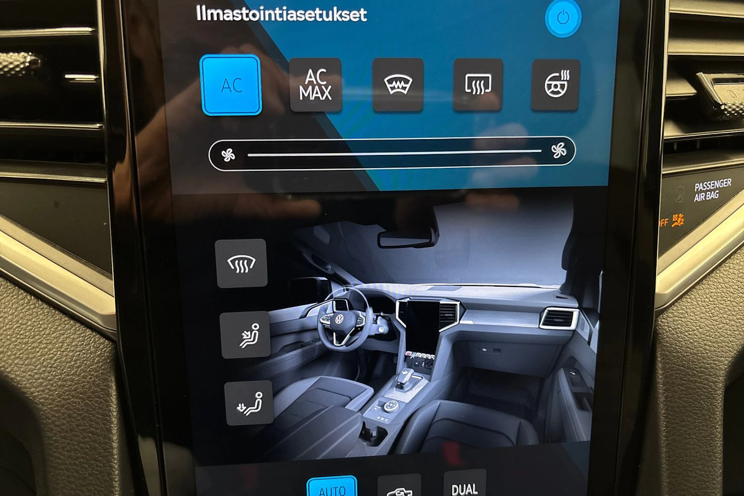 Harmaa Volkswagen Amarok 2023 kuva 24.
