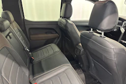 Harmaa Volkswagen Amarok 2023 kuva 28.