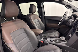 Harmaa Volkswagen Amarok 2023 kuva 30.