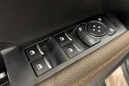 Harmaa Volkswagen Amarok 2023 kuva 31.