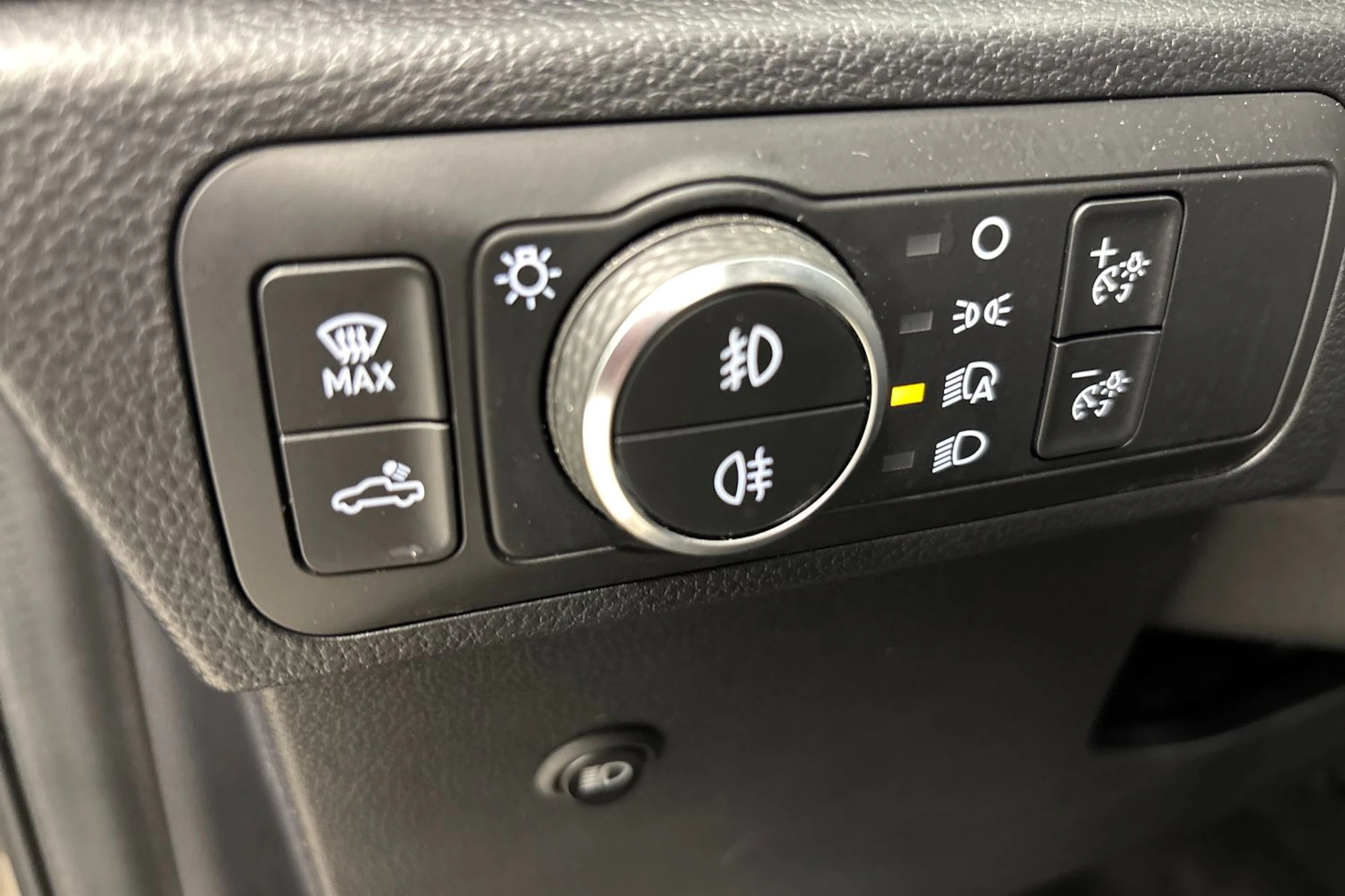 Harmaa Volkswagen Amarok 2023 kuva 32.