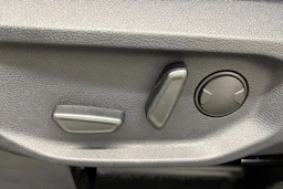Harmaa Volkswagen Amarok 2023 kuva 33.