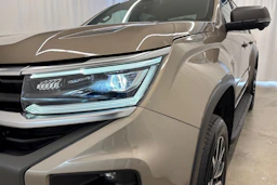 Harmaa Volkswagen Amarok 2023 kuva 34.