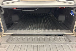 Harmaa Volkswagen Amarok 2023 kuva 37.