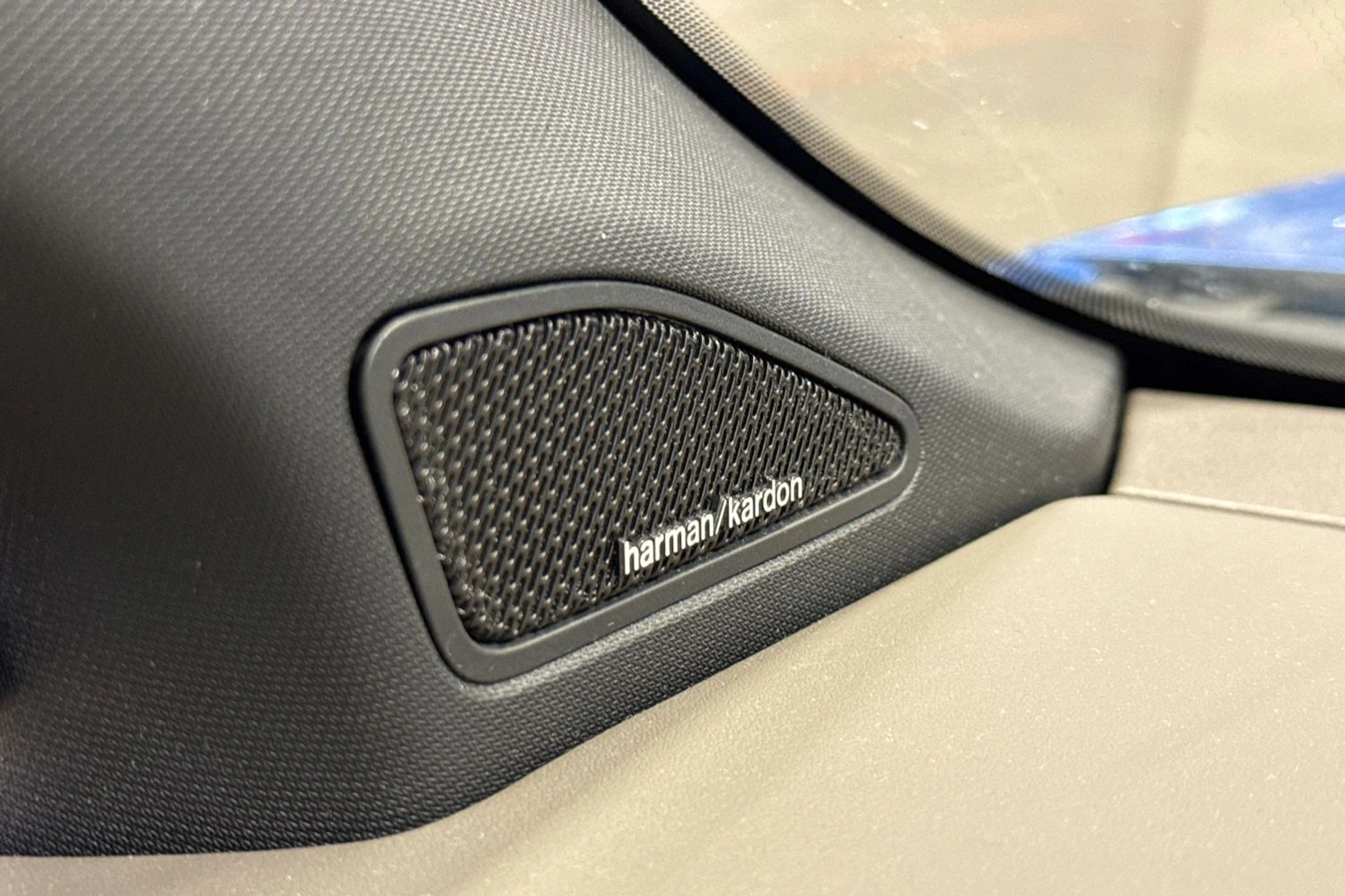 sininen Volkswagen Amarok 2023 kuva 4.