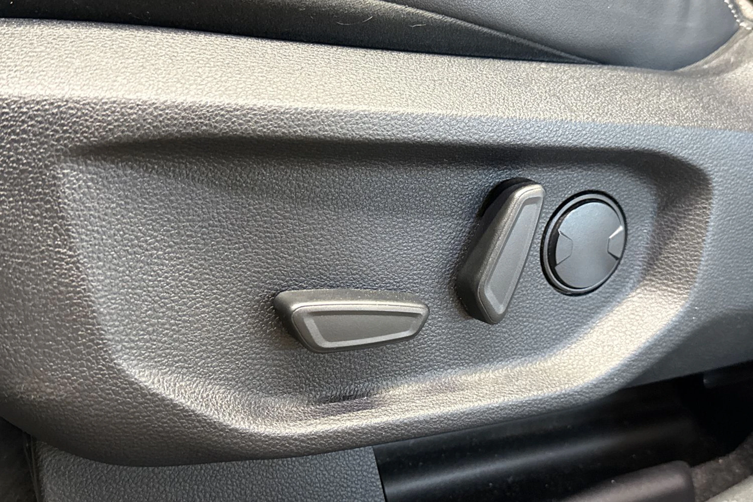 sininen Volkswagen Amarok 2023 kuva 5.