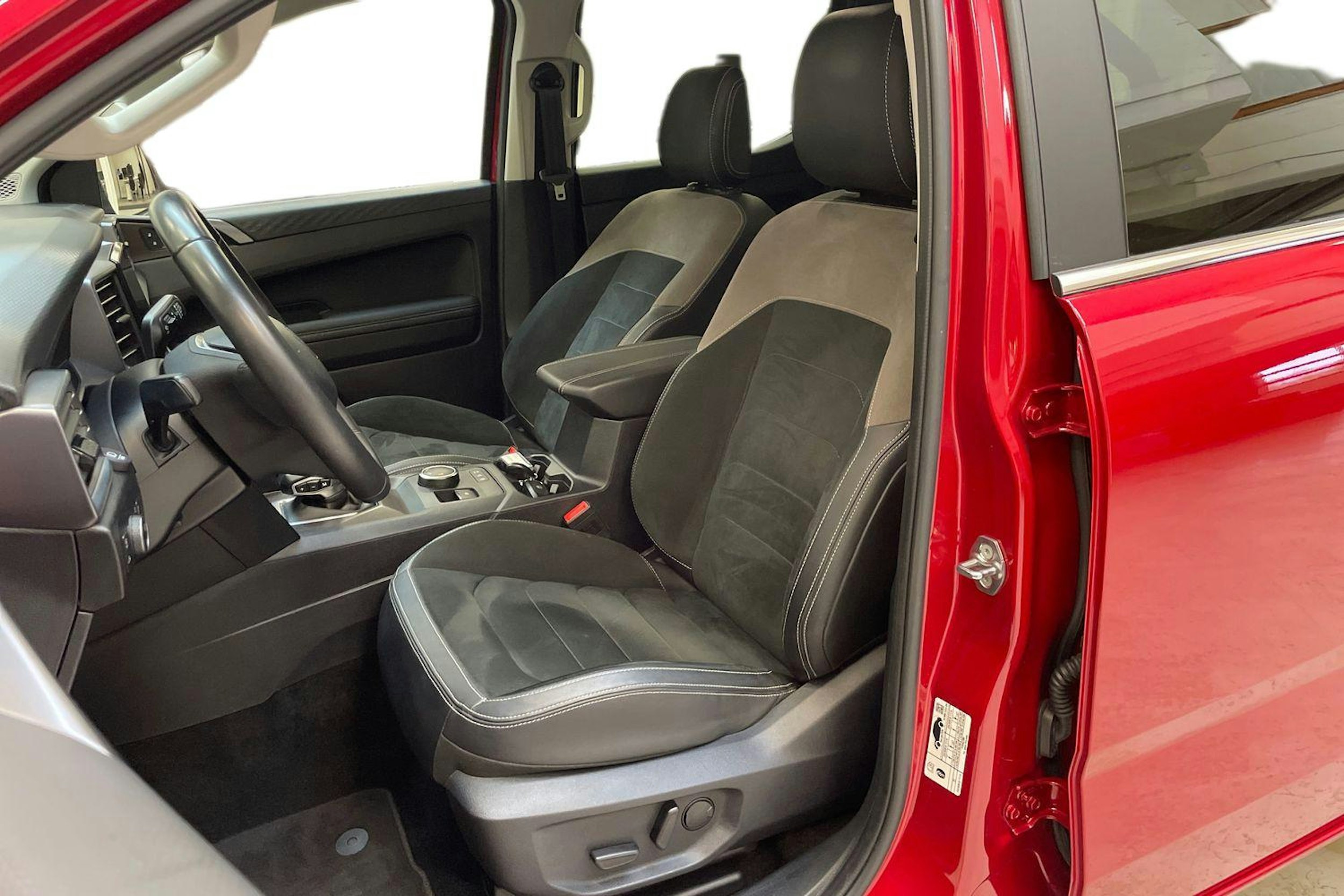 punainen Volkswagen Amarok 2023 kuva 7.