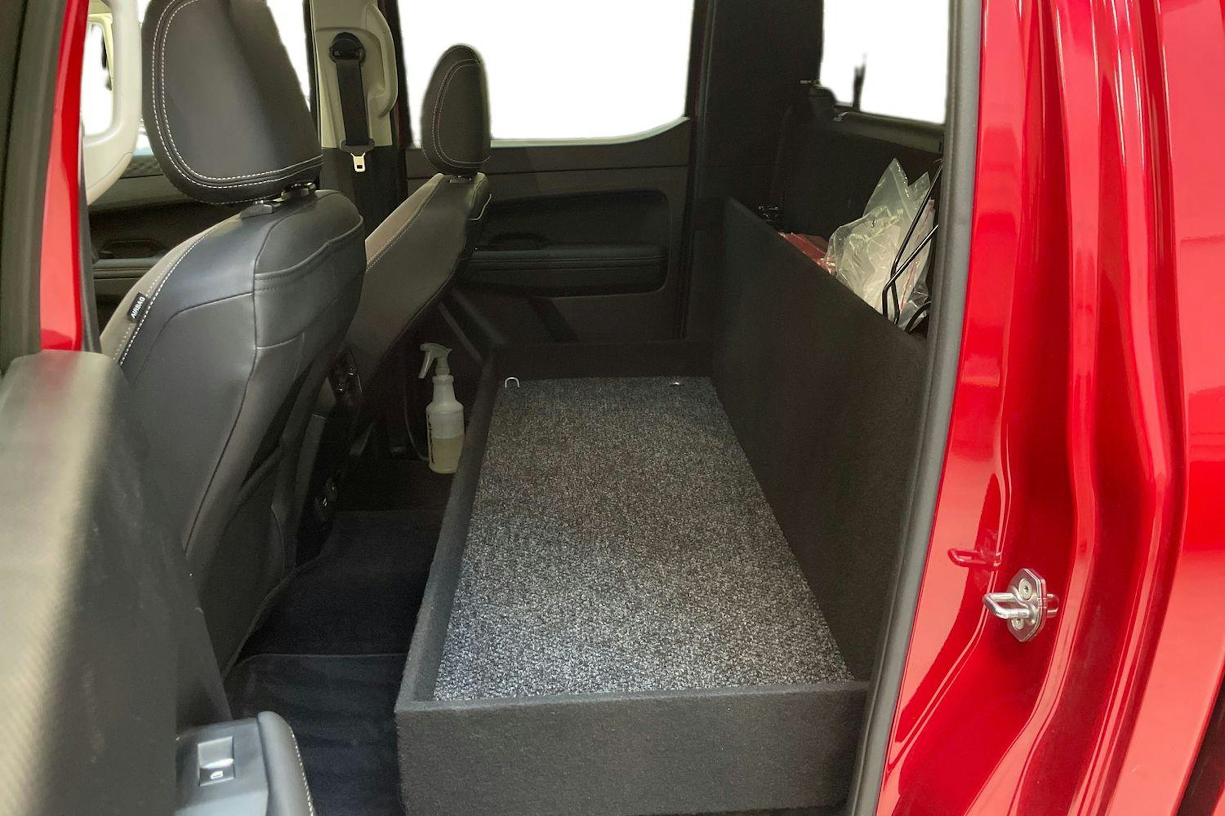 punainen Volkswagen Amarok 2023 kuva 10.