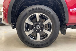 punainen Volkswagen Amarok 2023 kuva 11.
