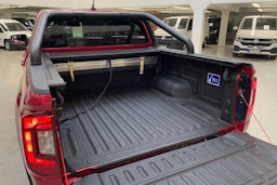 punainen Volkswagen Amarok 2023 kuva 14.