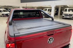 punainen Volkswagen Amarok 2023 kuva 15.