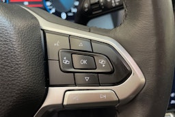 punainen Volkswagen Amarok 2023 kuva 19.