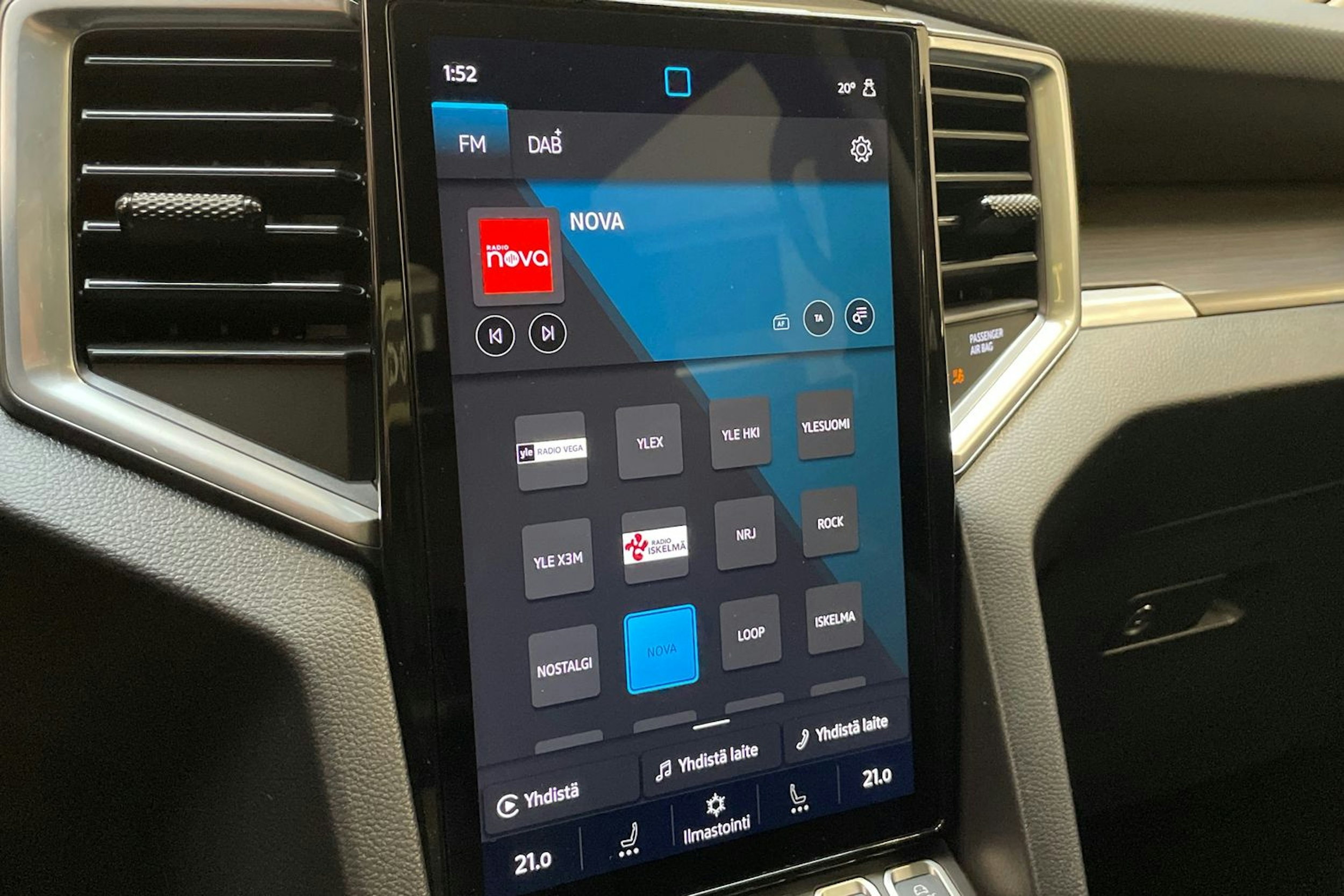 punainen Volkswagen Amarok 2023 kuva 20.