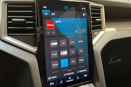 punainen Volkswagen Amarok 2023 kuva 20.