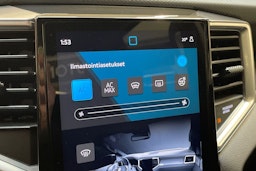 punainen Volkswagen Amarok 2023 kuva 24.