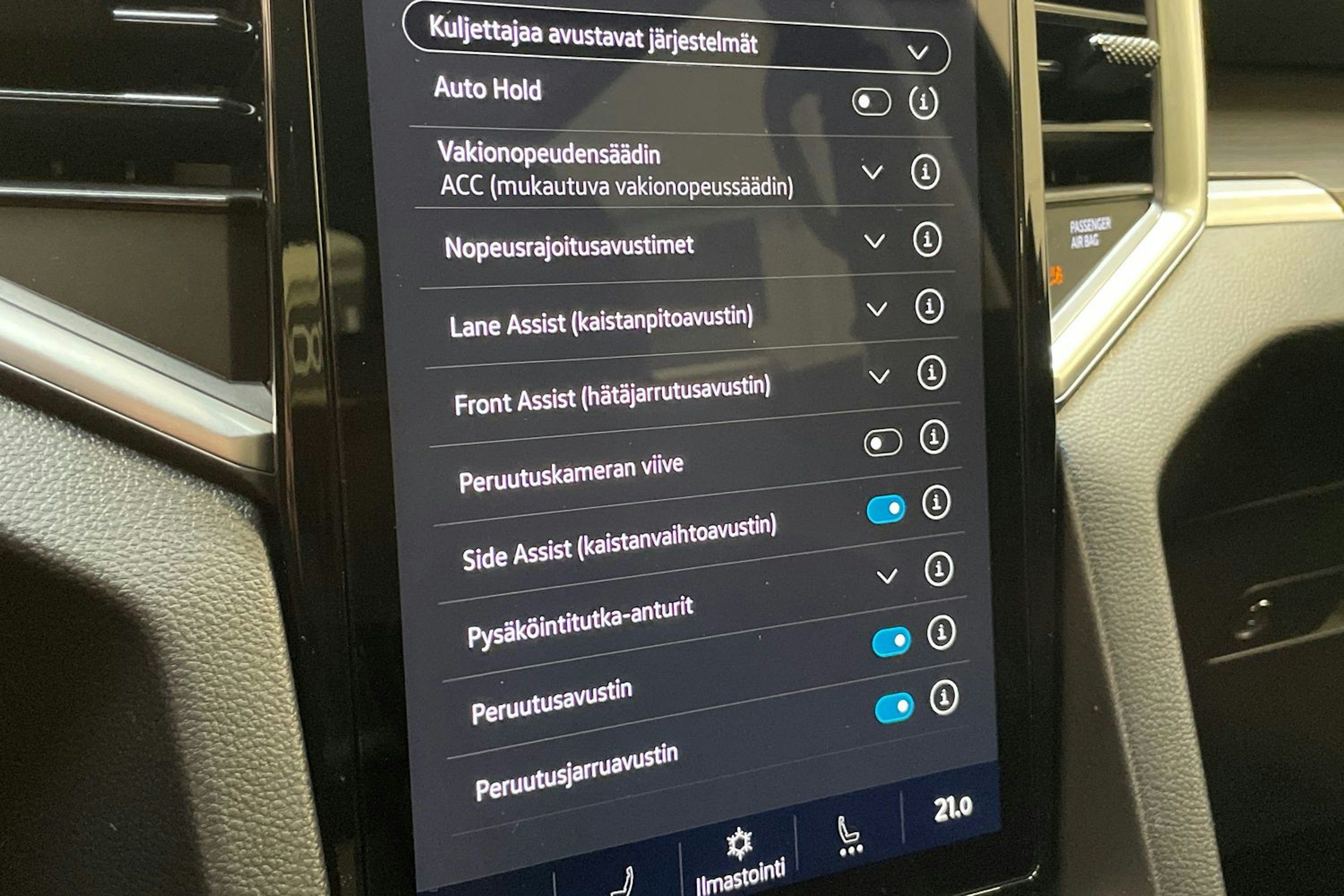 punainen Volkswagen Amarok 2023 kuva 28.