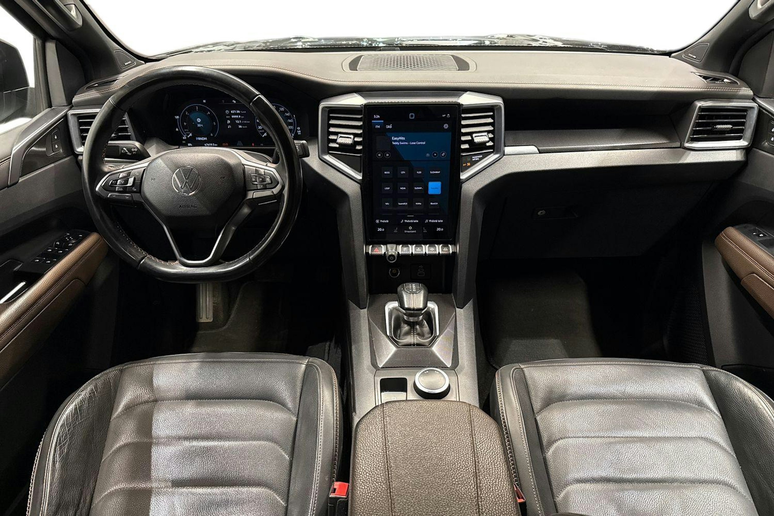 musta Volkswagen Amarok 2023 kuva 9.