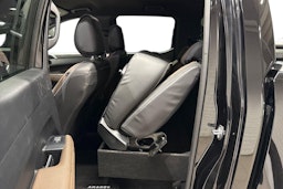 musta Volkswagen Amarok 2023 kuva 11.