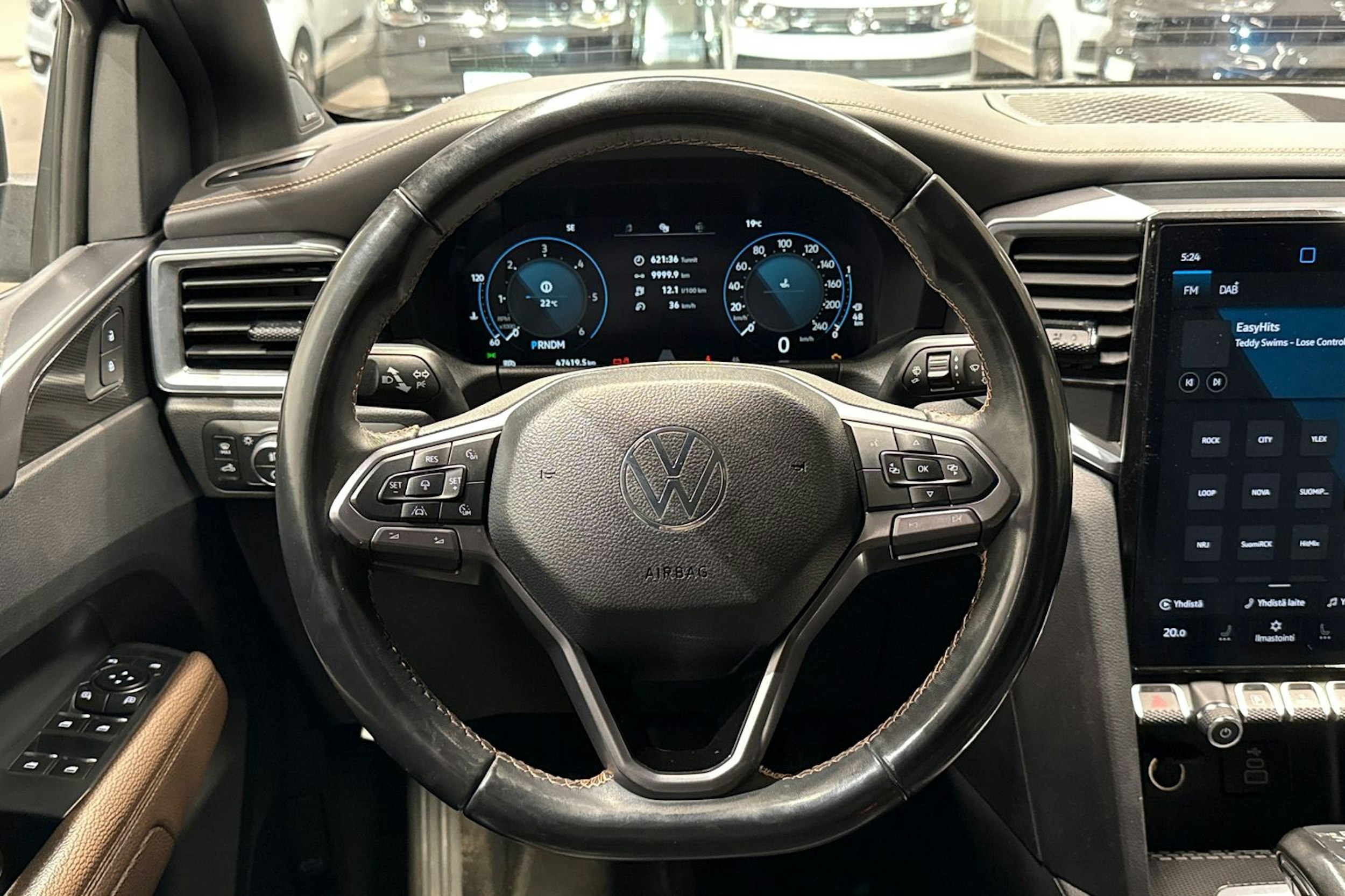 musta Volkswagen Amarok 2023 kuva 13.