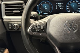 musta Volkswagen Amarok 2023 kuva 15.