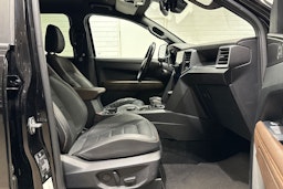 musta Volkswagen Amarok 2023 kuva 18.