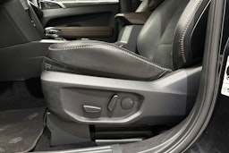 musta Volkswagen Amarok 2023 kuva 20.