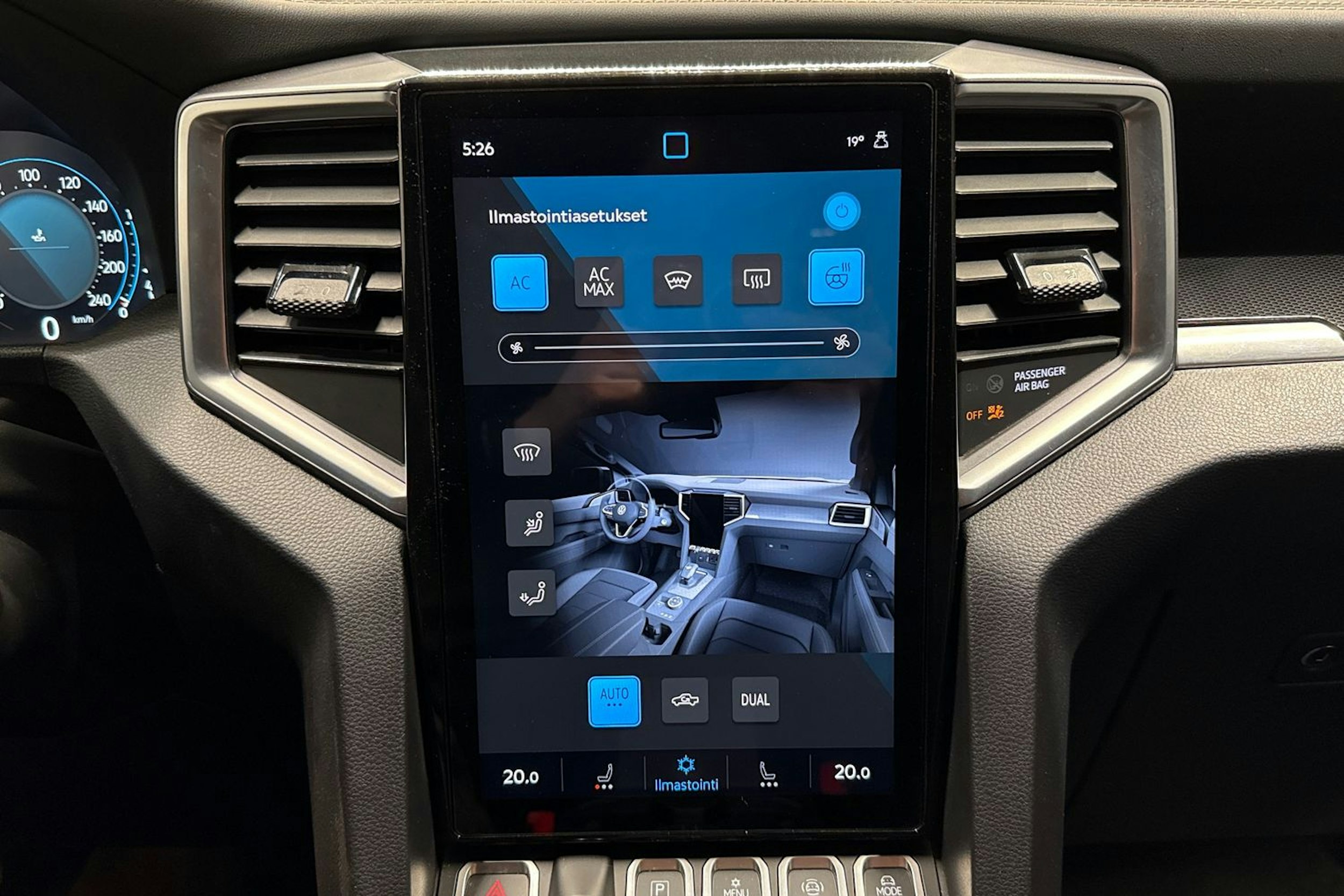 musta Volkswagen Amarok 2023 kuva 22.