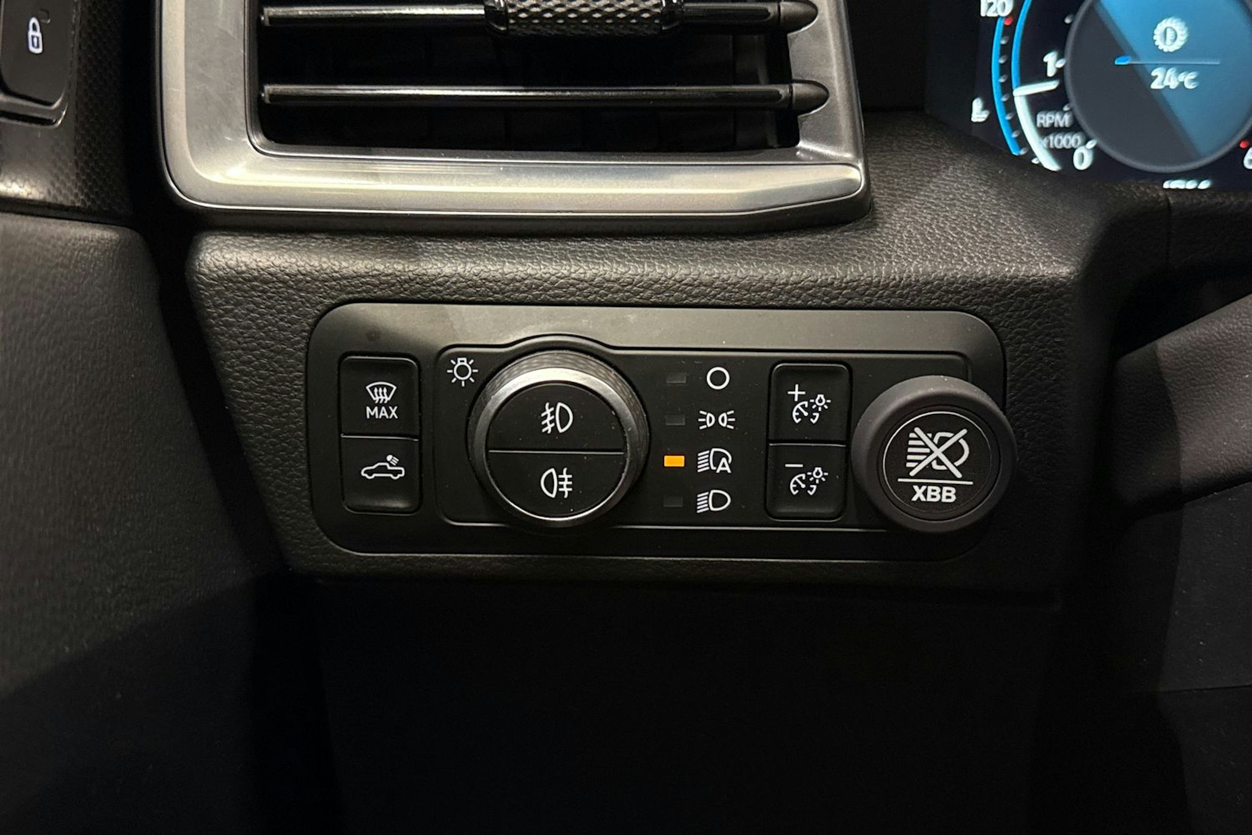 musta Volkswagen Amarok 2023 kuva 28.