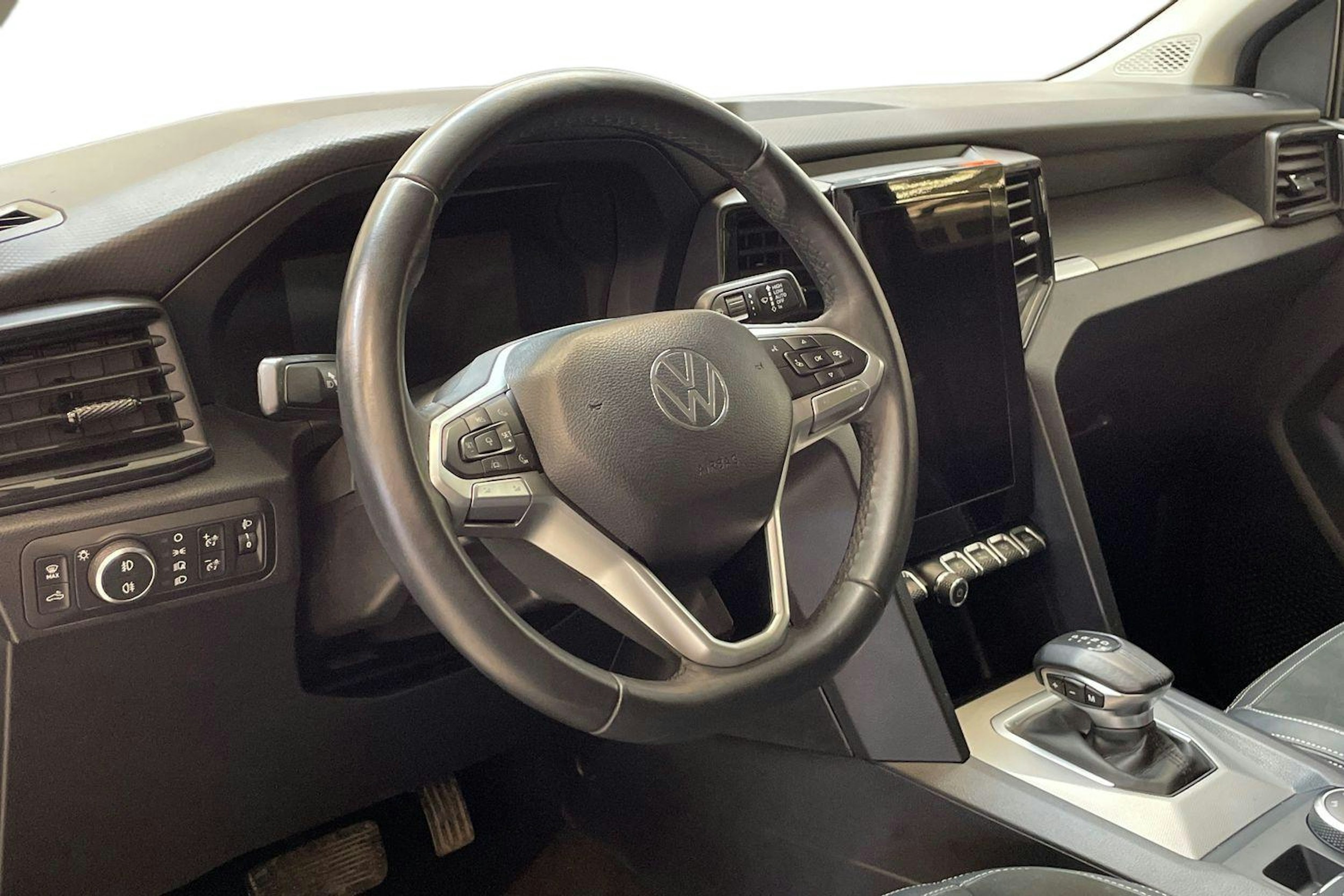 musta Volkswagen Amarok 2024 kuva 9.